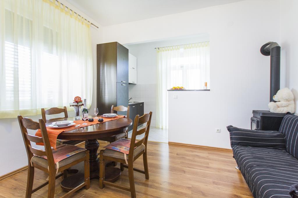 Apartment Amber Koromačno Δωμάτιο φωτογραφία